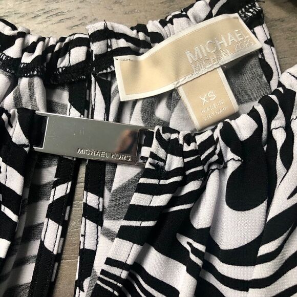 Michael Kors black & white halter top. Size XS - Picture 3 of 3